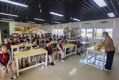 三鄉(xiāng)鎮(zhèn)小學(xué)教師獲評(píng)“全國自制教具能手”，教學(xué)模型與教具銷售備受關(guān)注